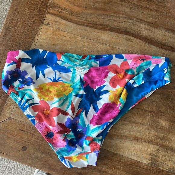Off shoulder flower bikini size M - Picture 3 of 4